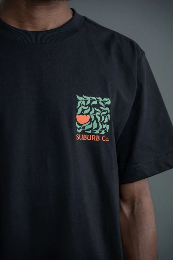 CAMISETA SUBURB FLOWERS PRETA