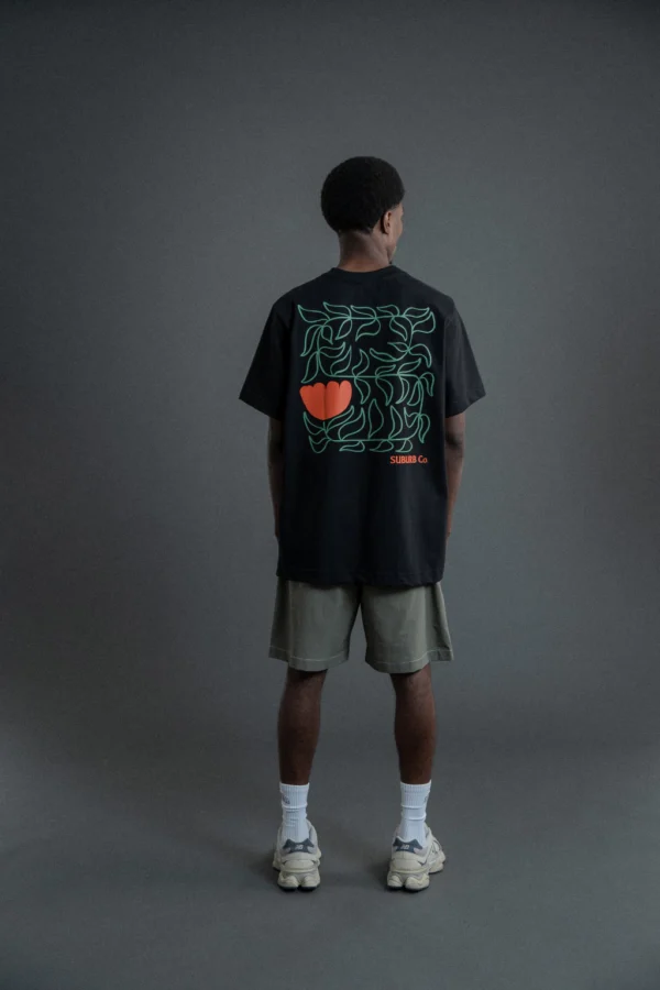 CAMISETA SUBURB FLOWERS PRETA