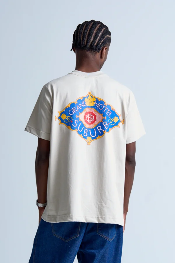 CAMISETA REGULAR GRAND HOTEL BEGE