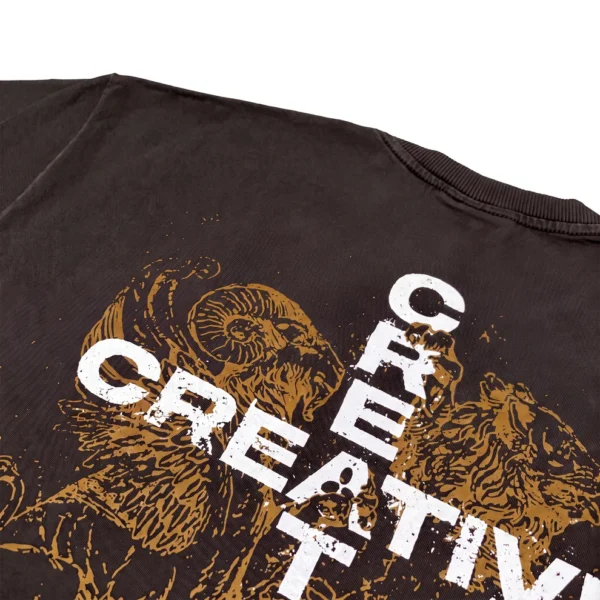 DETALHECREATIVEMARROM CAMISETA REGULAR CREATIVE MARROM